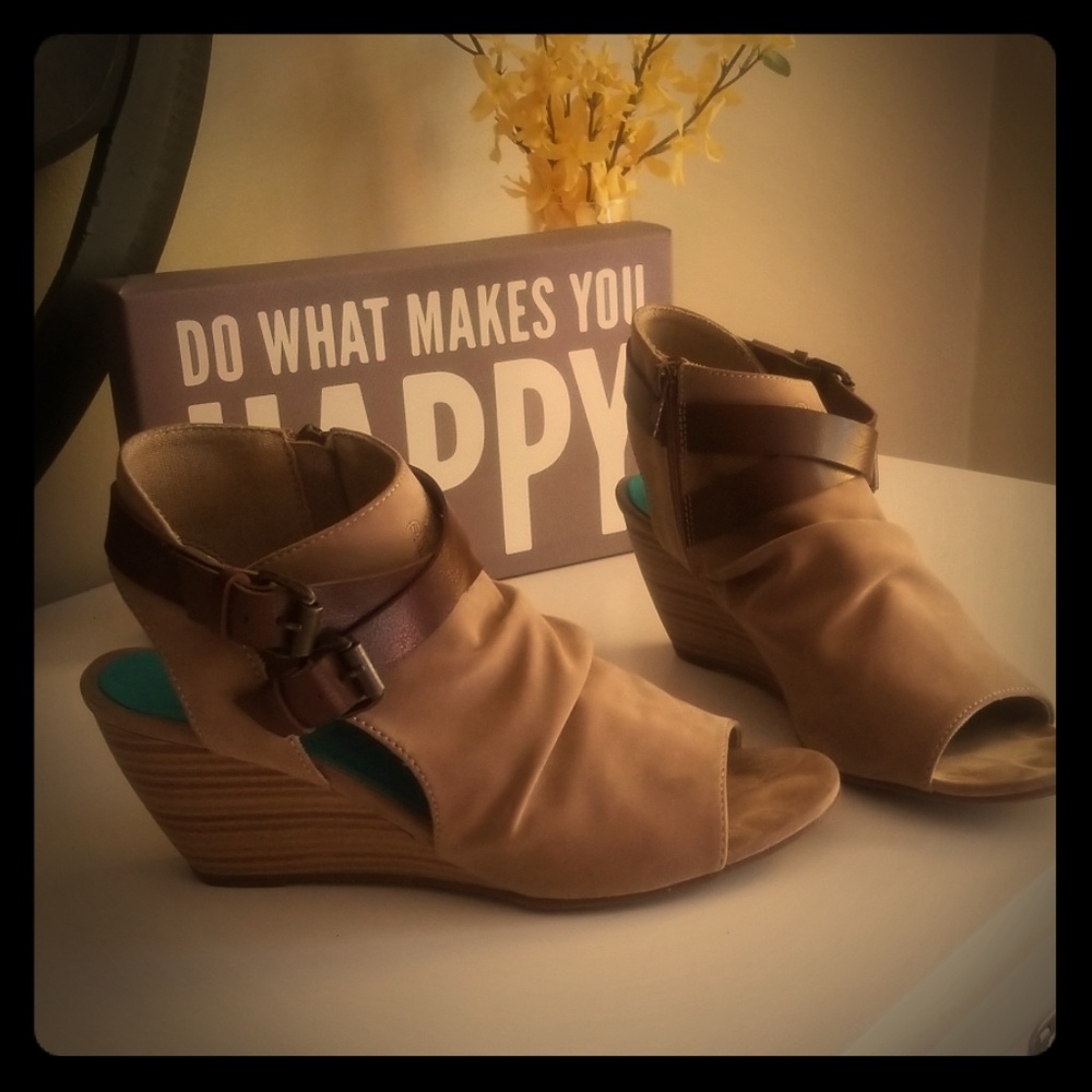 Wedge sandals